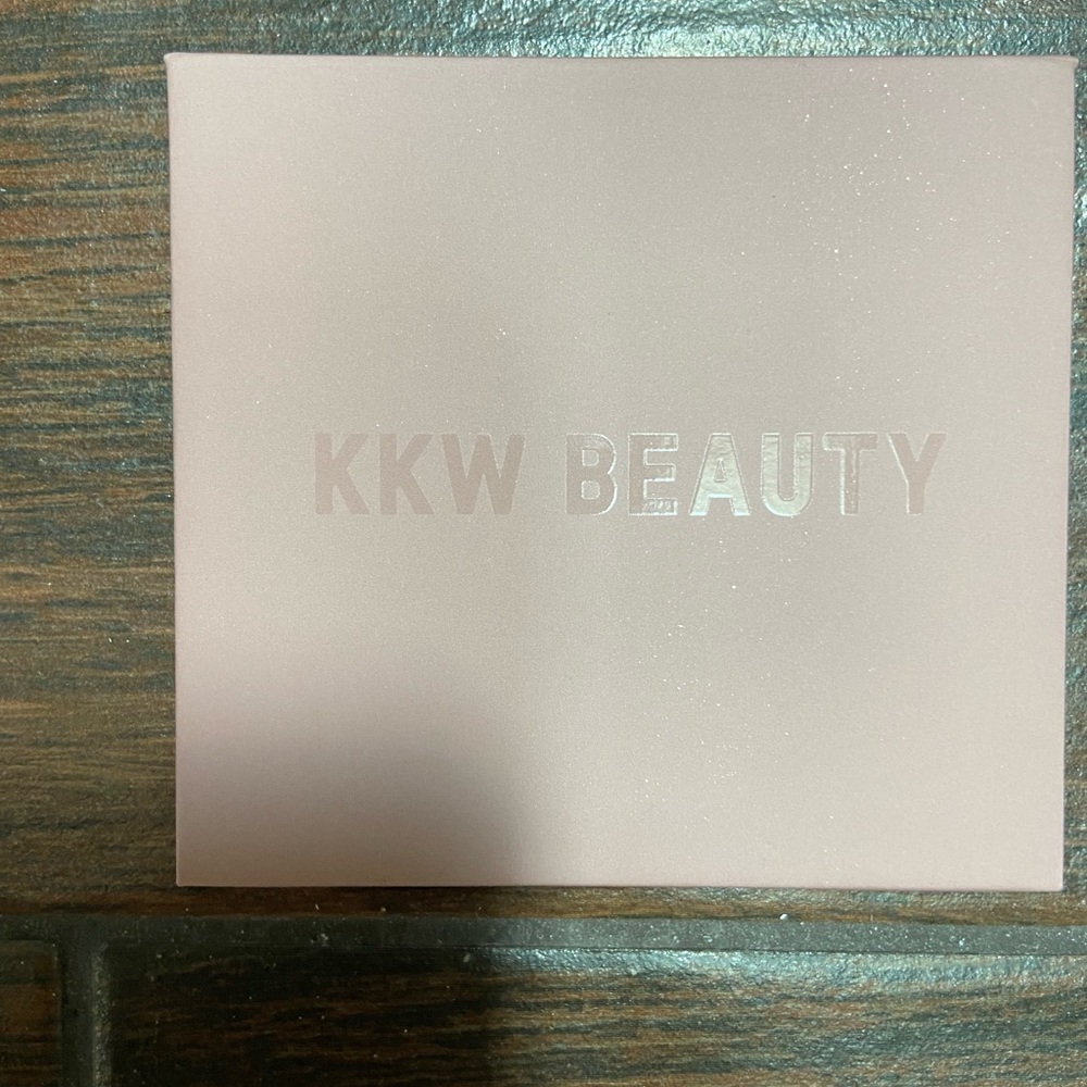 KKW BEAUTY blush— fuzzy pink
